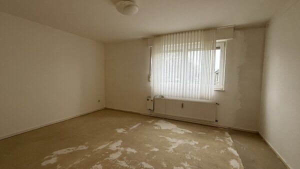 Schlafzimmer mit gut erhaltenem Estrich